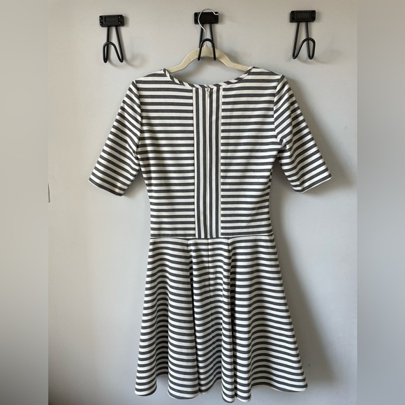 Eliza J gray and white skater dress - Picture 4 of 6